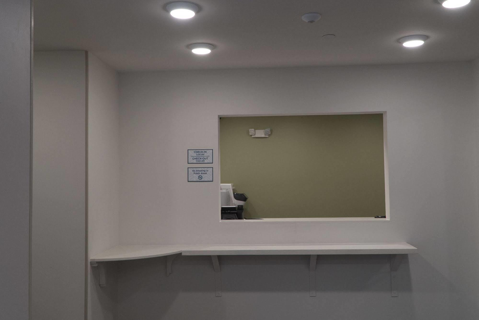 Woodspring Suites Bakersfield East Eksteriør bilde